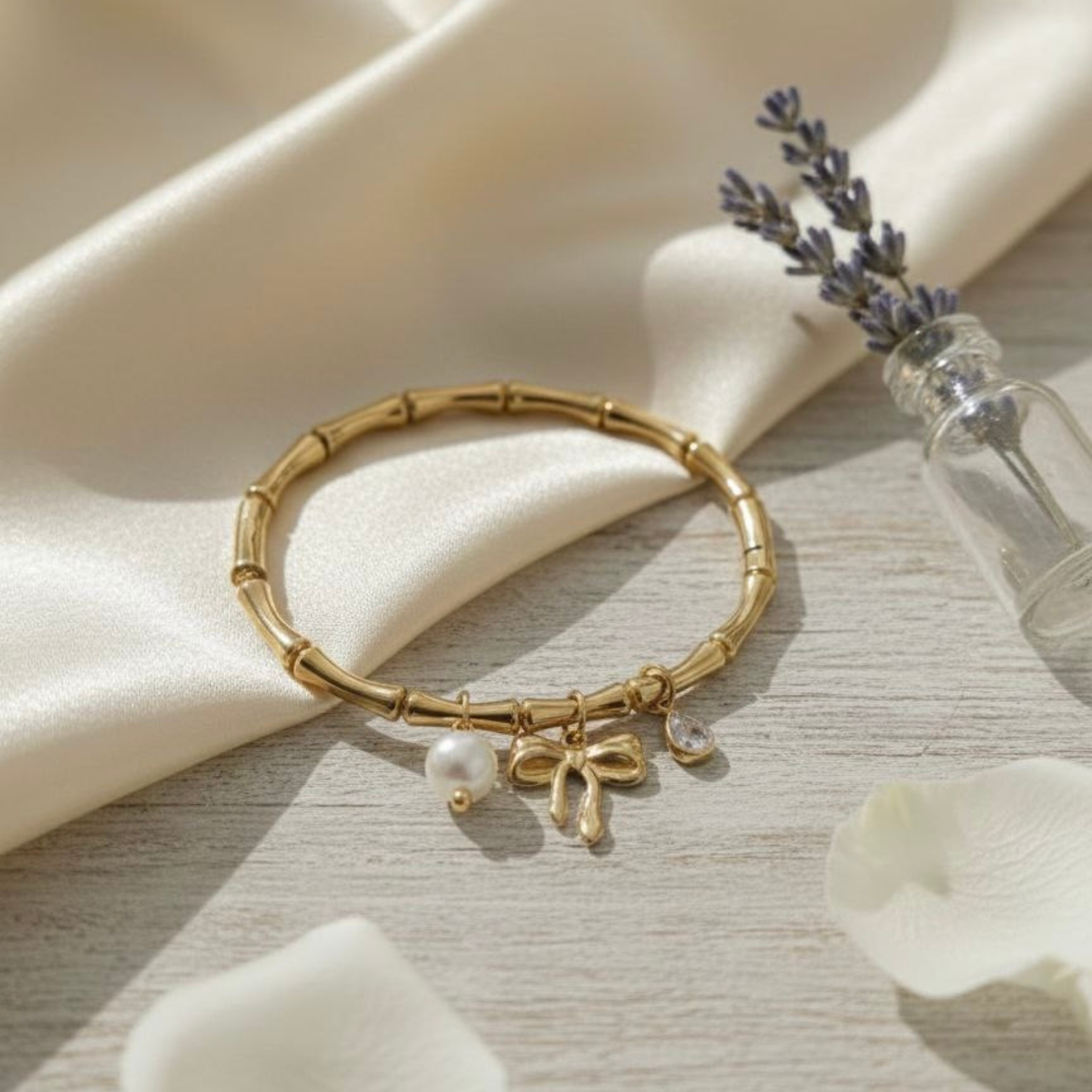 Tender loop bangle bracelet